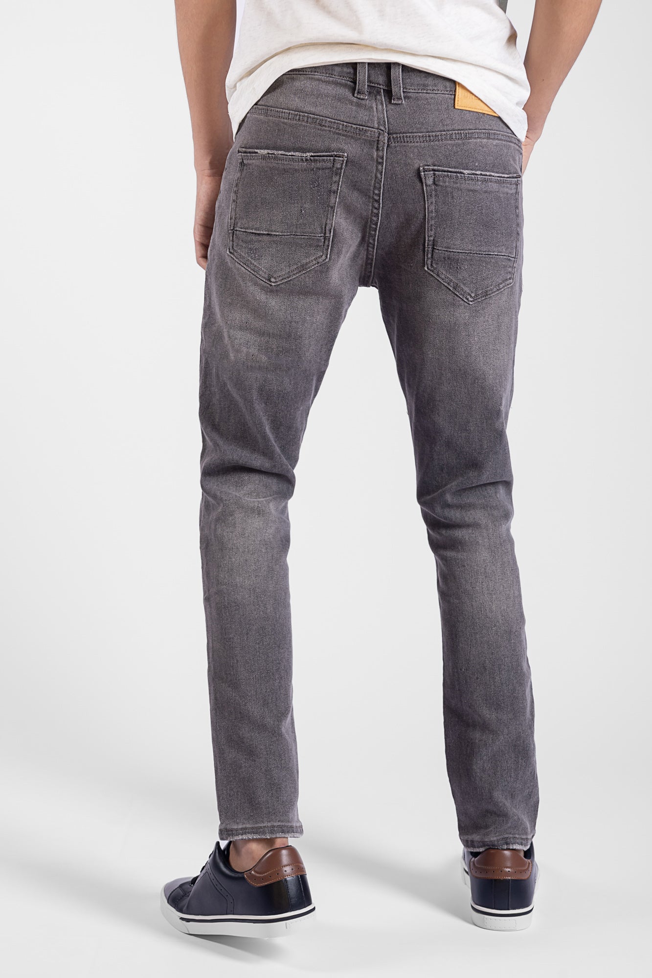 Jean Slim Fit con desgastes