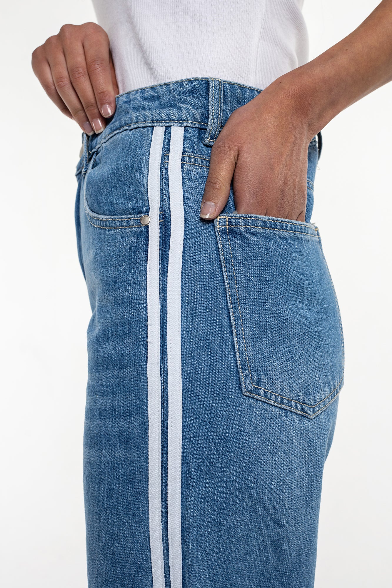 Jean Wide Leg Con Diseño Lateral