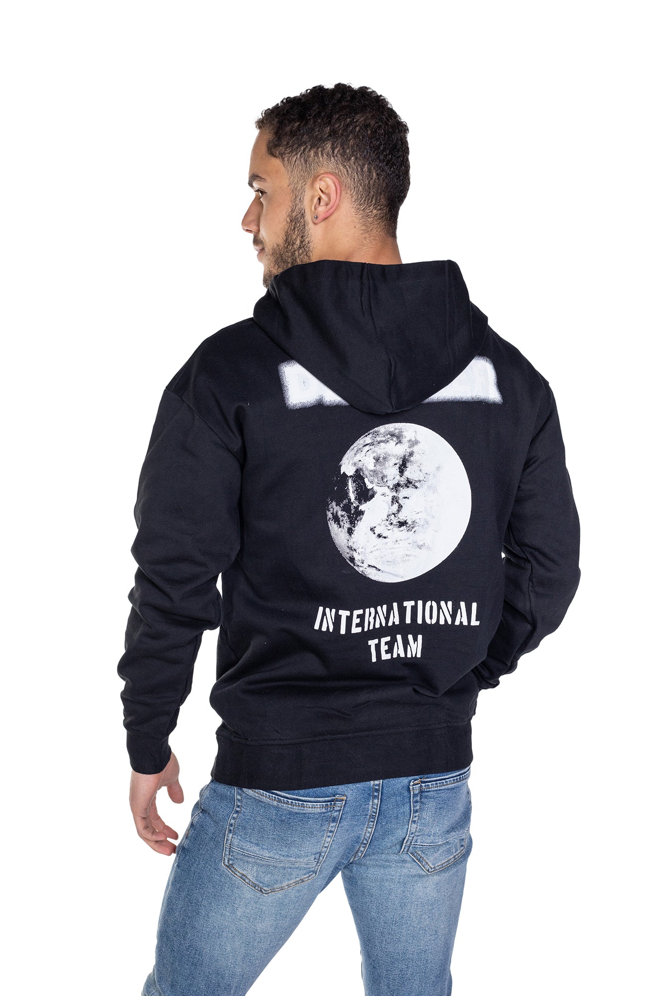 HOODIE CON CAPOTA Y ESTAMPADO