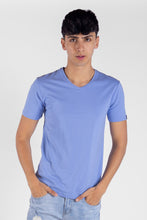Cargar imagen en el visor de la galería, Camiseta V Color Azul Claro Para Hombre
