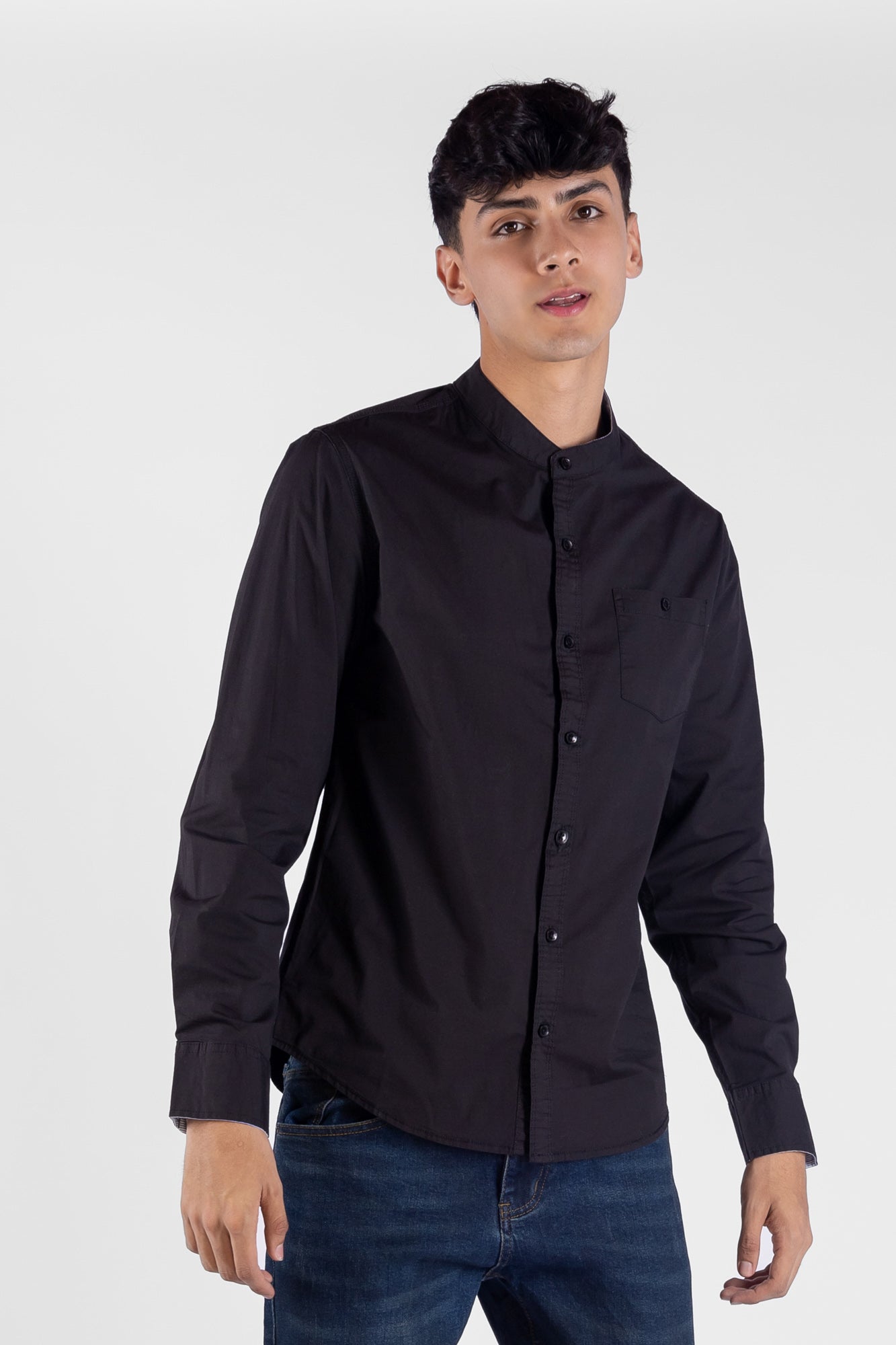 Outfit Camisa Negra Hombre Formal Combinar Camisa Negra Estilo